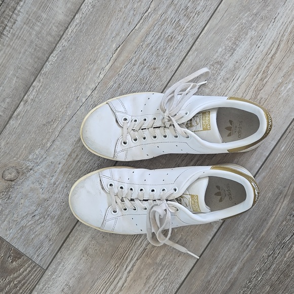 Addidas White and Gold Sneakers (Size 6 Mens Or Size 8 Womens) - Picture 4 of 6